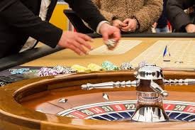 Meja blackjack dengan dealer profesional Meja blackjack dealer langsung